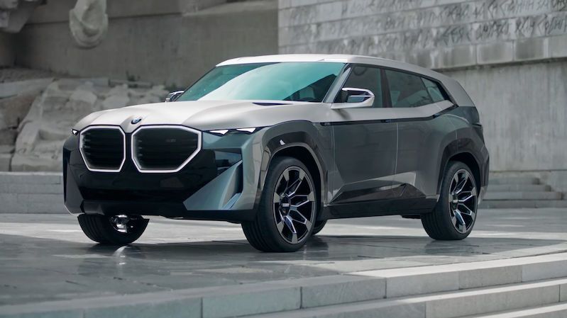 BMW představilo plug-in hybridní Concept XM, má osmiválec a tisíc newtonmetrů